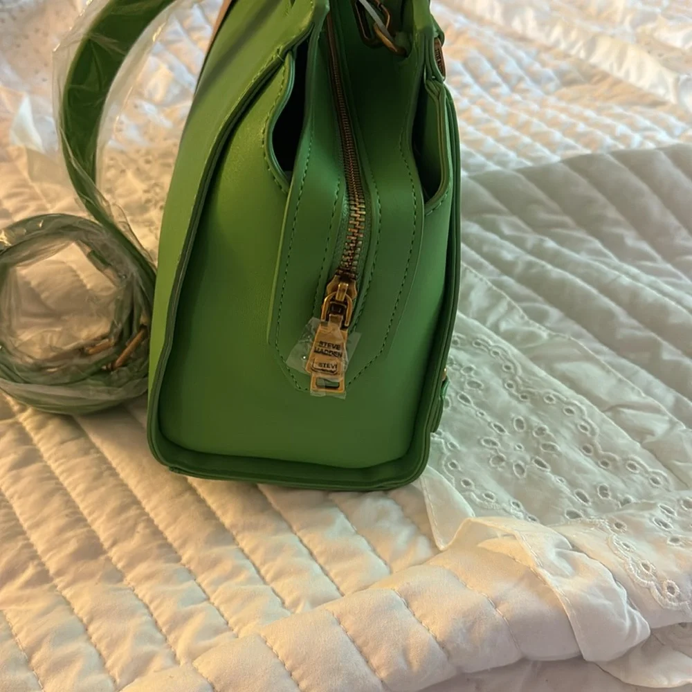 STEVE MADDEN GREEN FLARE SATCHEL - Picture 3 of 5